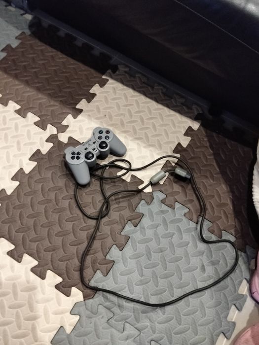 Uma Ps2 com comando e muito mais