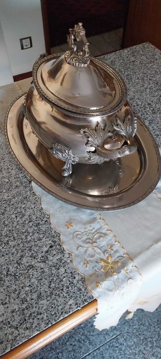 Terrina com prato muito antiga