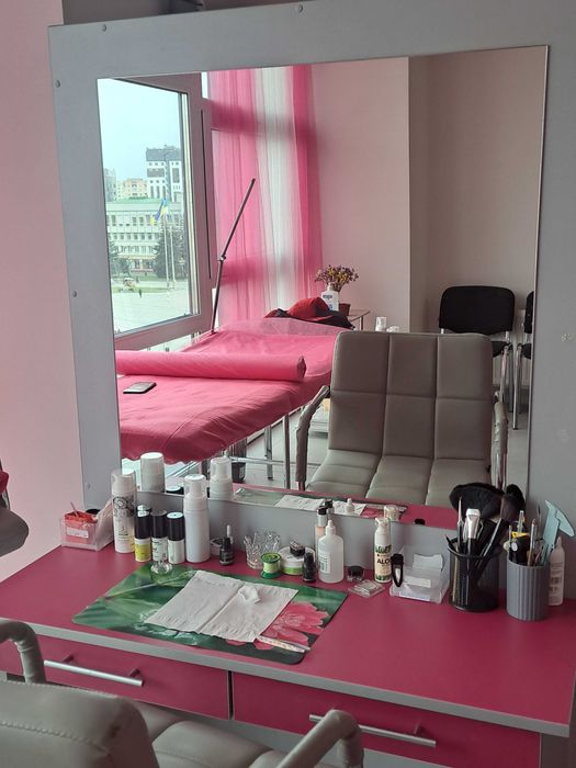 Дзеркало (робоча зона) перукаря/візажиста