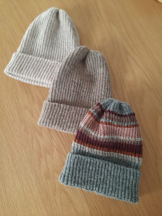 Rekodzielo,czapki ręcznie dziargane