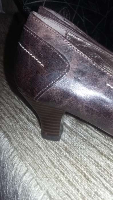 Sapatos novos castanhos