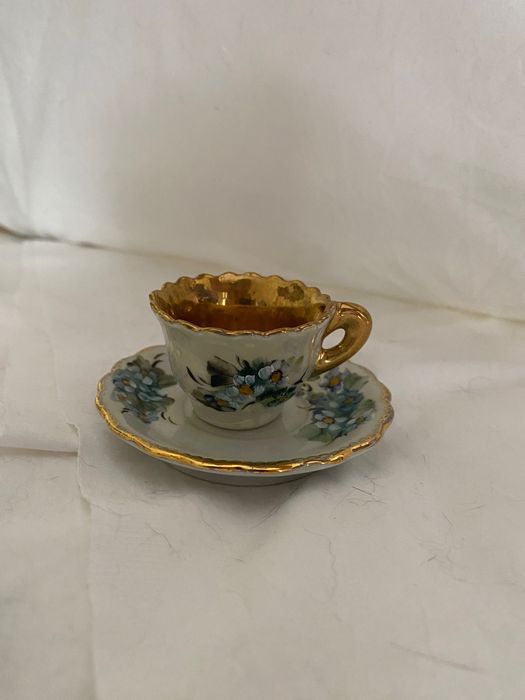 Chávenas de coleção pintadas à mão