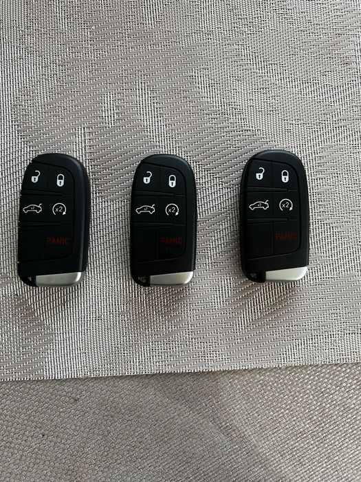 Ключ Dodge Journey з автозапуском та кінцевик капоту