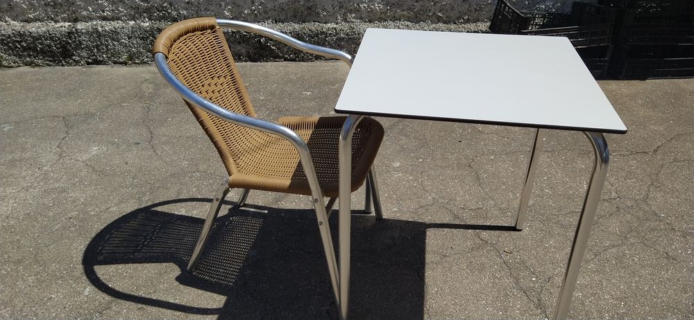3 mesas e 12 Cadeiras em alumínio para esplanada de café ou jardim apenas 320€