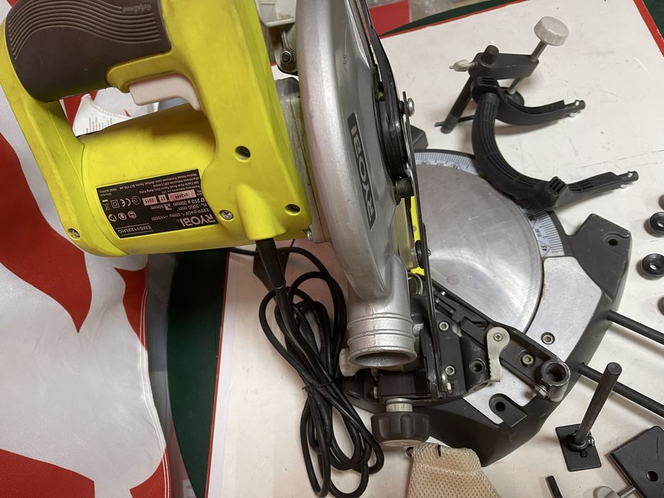 Пила торцовочная  RYOBI EMS1122LHG (новая)210 мм