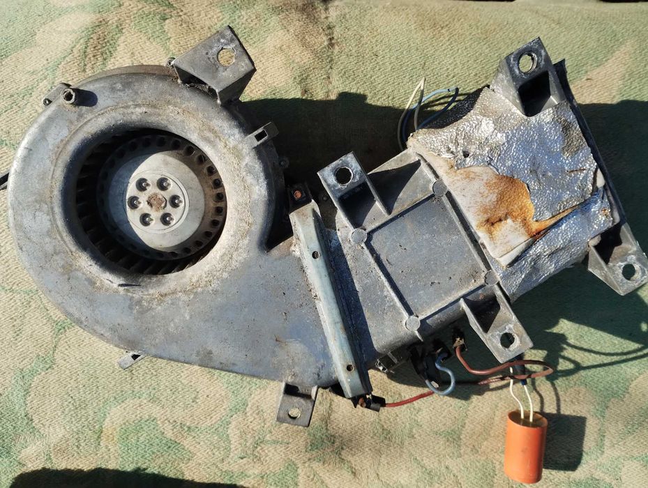 Двигатель сушки стиральной машины  Bosch в кожухе  с тэном