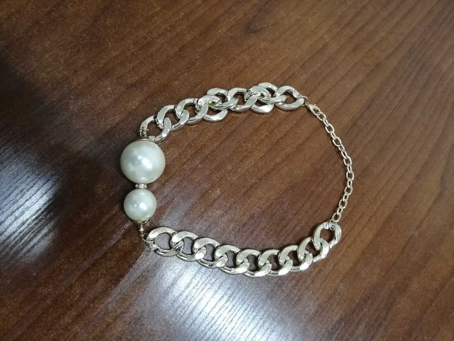 Oryginalny naszyjnik z dwiema kulkami perłowymi