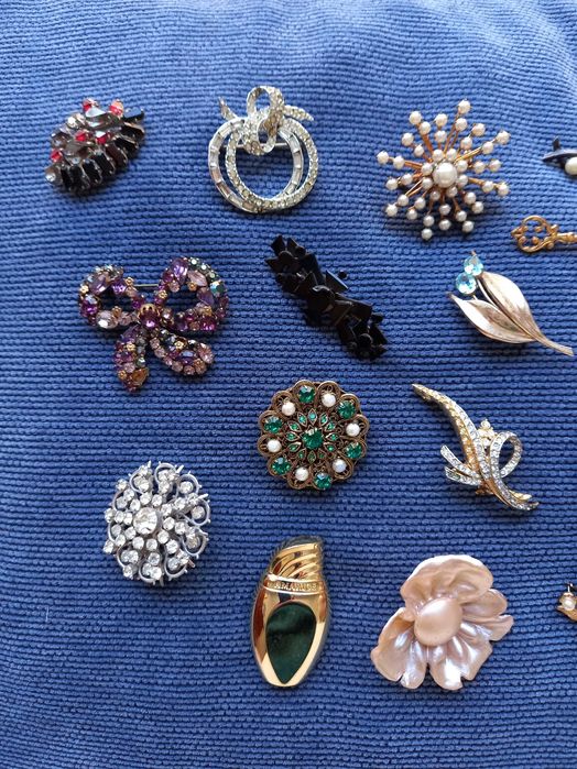 Alfinetes de peito vintage