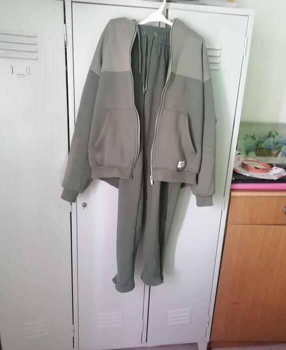 Roupa desportiva verde