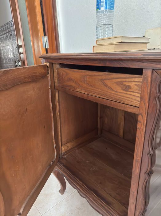 Aparador com Cristaleira