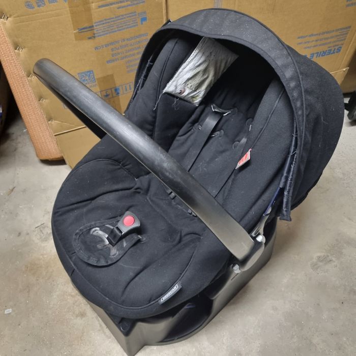 Cadeirinha de bebé BébéCar preta