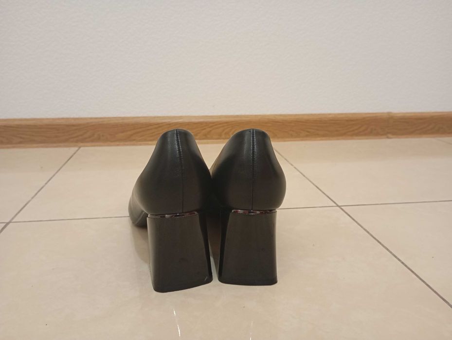 Шкіряні туфлі, зручні. Майже нові. Не мають жодних пошкоджень