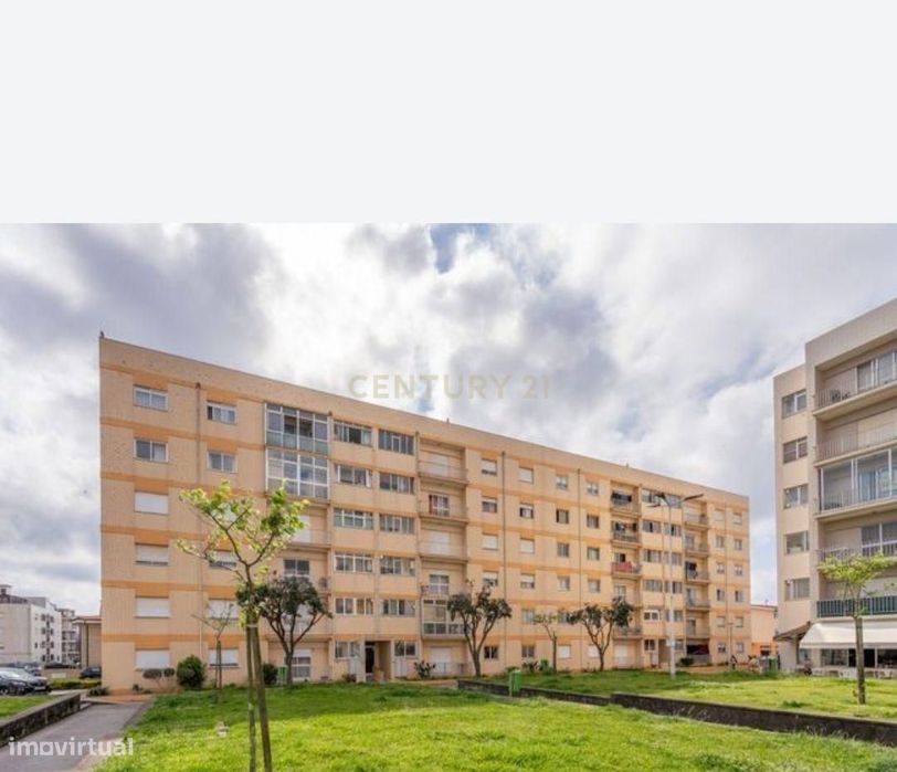 Apartamento T3 - 4º. andar c/elevador