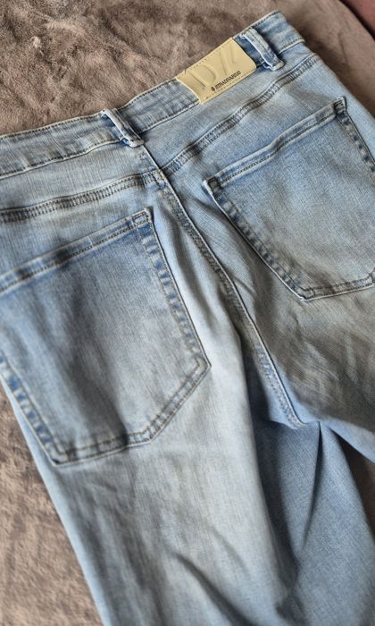 Джинси жіночі Stradivarus EUR40