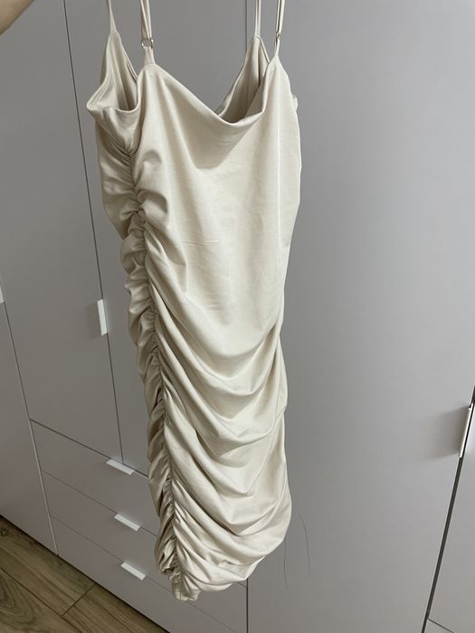 Платье бежевое Polly