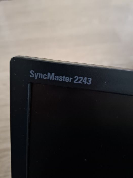 Монитор Samsung 2243 sn