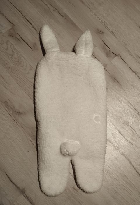 Idealny na wiosnę otulacz dla niemowląt Sinsay