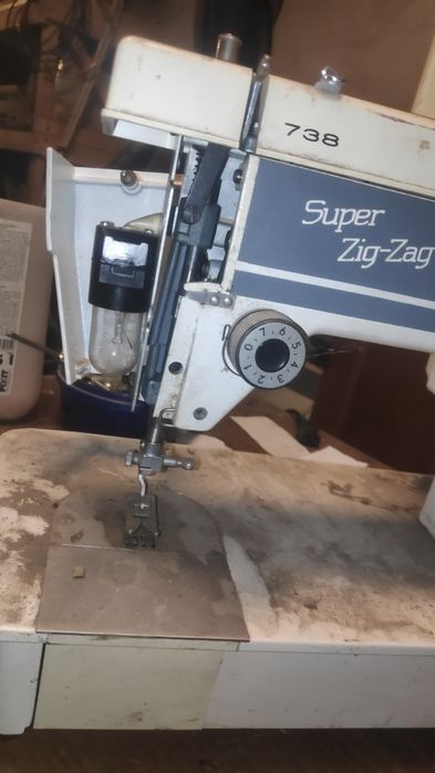 Uszkodzona maszyna do szycia łucznik 738 super zig-zag