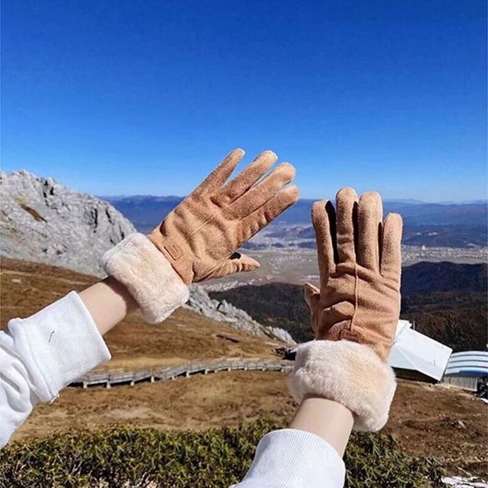 Перчатки с плюшевой теплой подкладкой.
