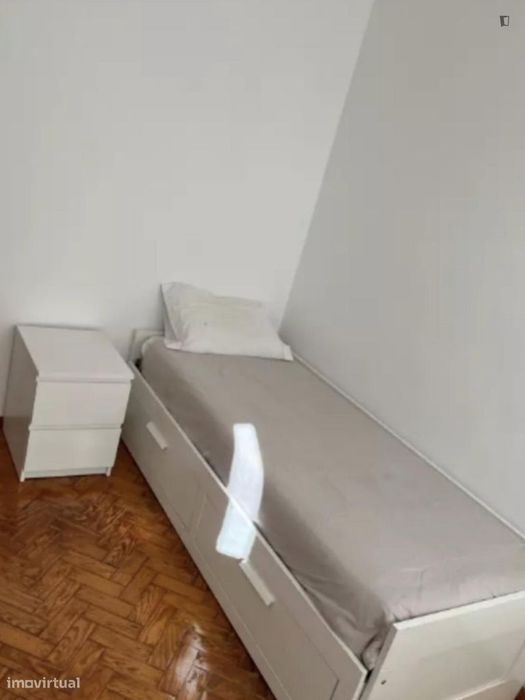 Room - Located in Paranhos, Porto