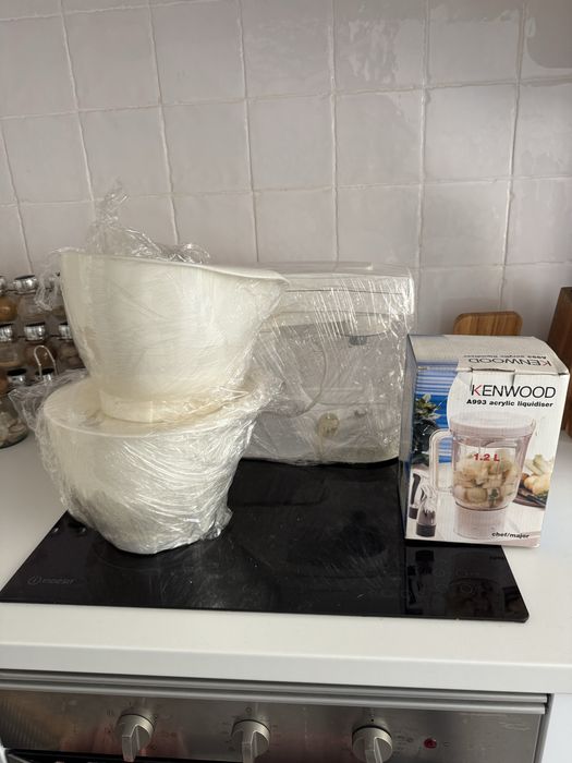 Batedeira Kenwood multifunções