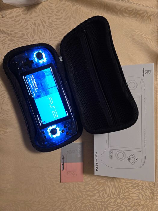 Consola Retro Portátil OLED (Android e Emuladores) Anbernic RG556 + Mala Transporte e SD com 7500 Jogos