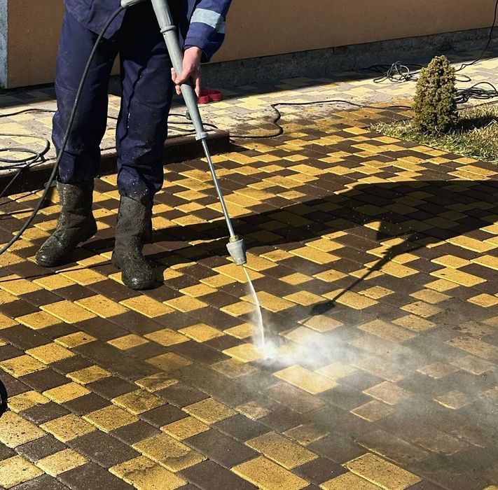 Славута — миття бруківки, фасадів