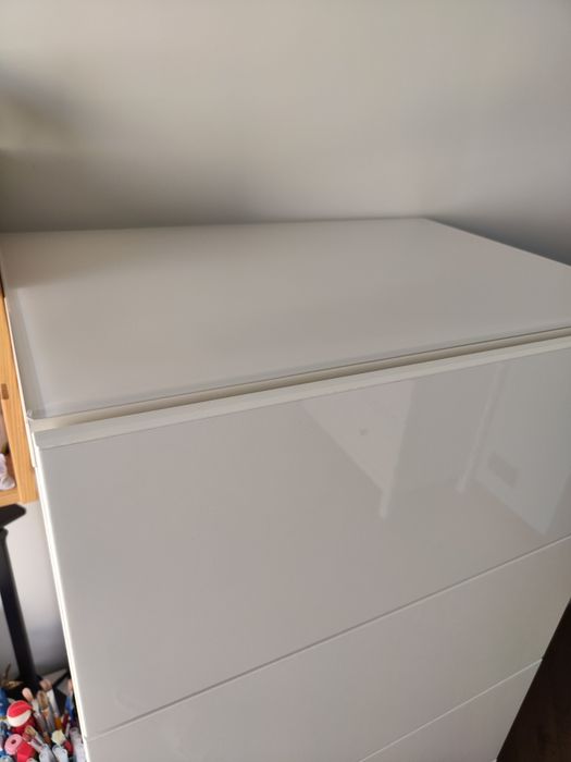 Komoda IKEA BESTÅ Besta – 5 szuflad biała ze szkłem/szybą