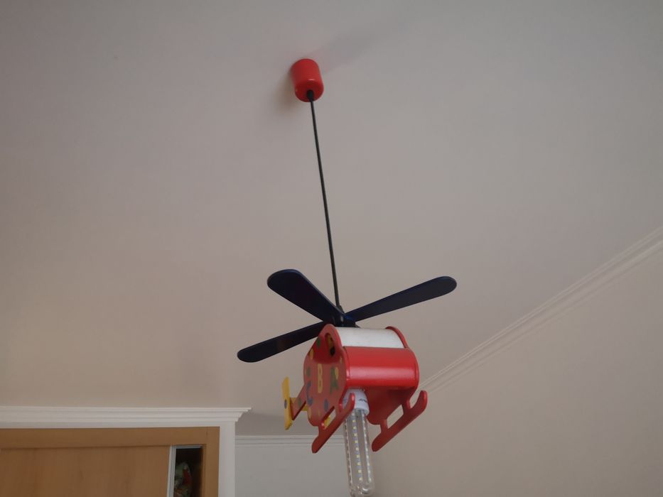 Candeeiro de teto para quarto de criança