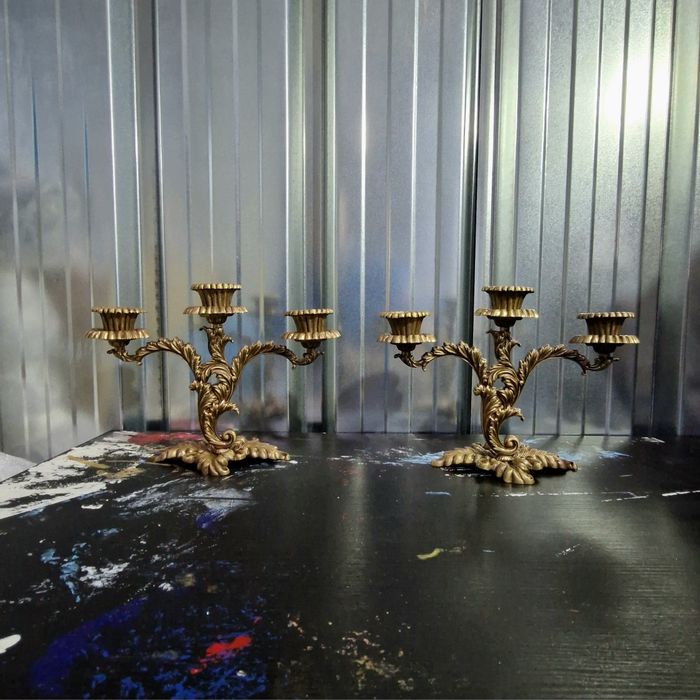 Conjunto Antigo Séc. XIX Bronze / Latão - Par Candelabros Mesa e Moldura