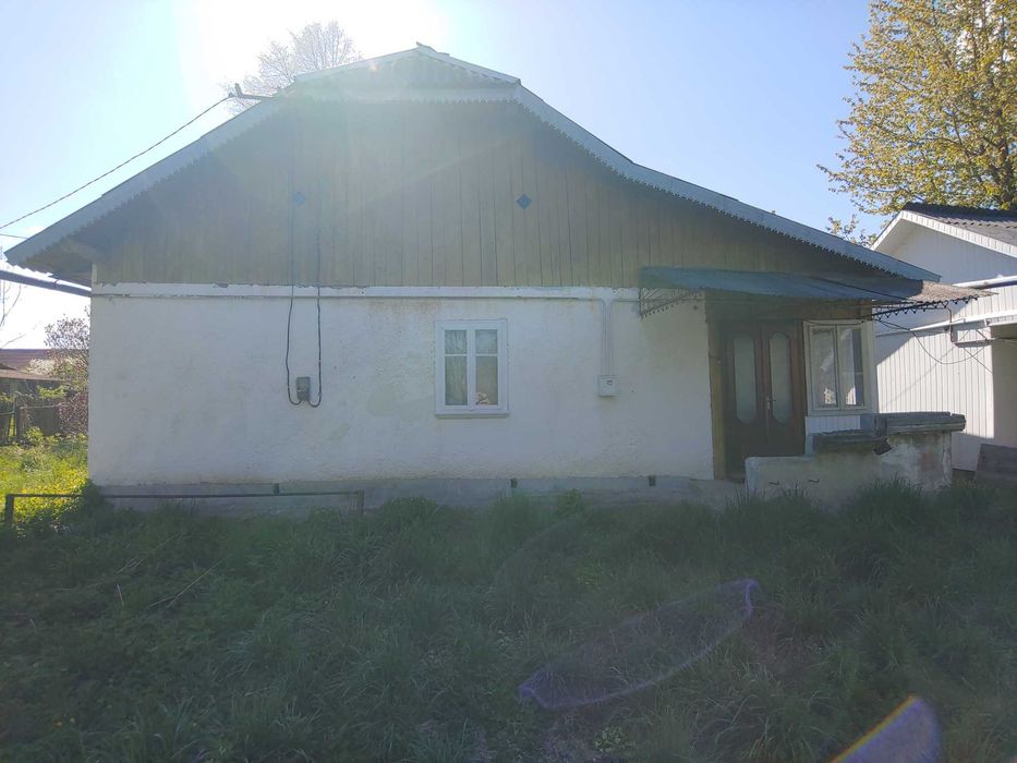 Будинок з земельною ділянкою