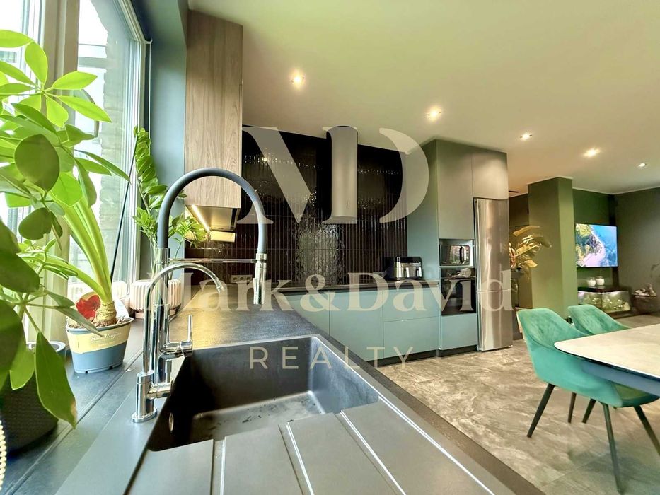 Унікальний будинок з бункером у Віта-Поштова