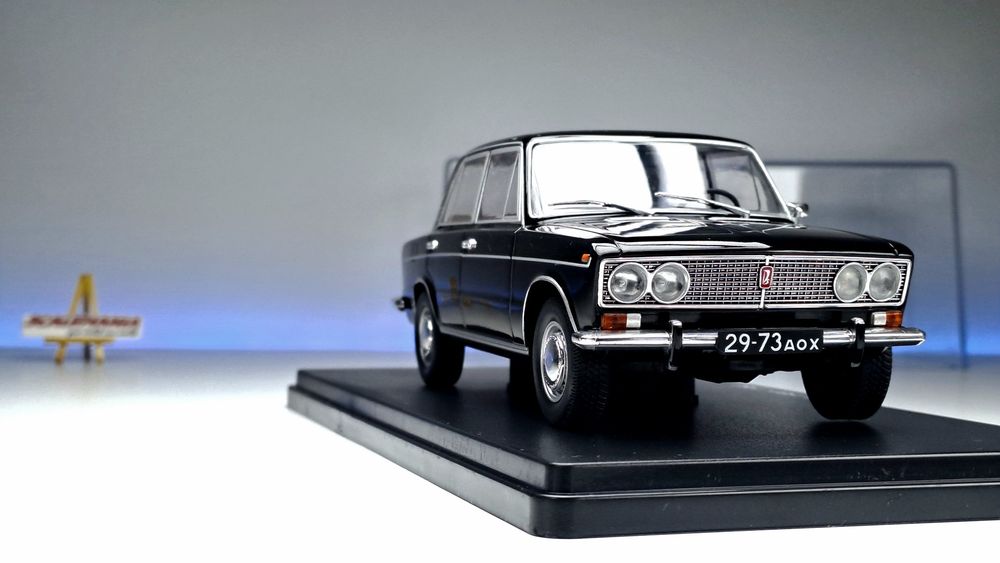 Модель автомобіля ВАЗ 2103 масштаб 1/24