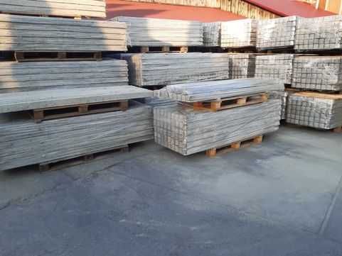 Słupki betonowe ogrodzenia do siatki winorośli pastucha