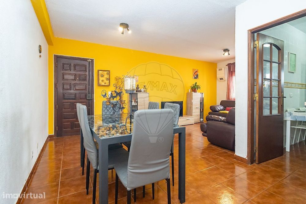 Apartamento T3 para venda — Santo António da Charneca, Setúbal