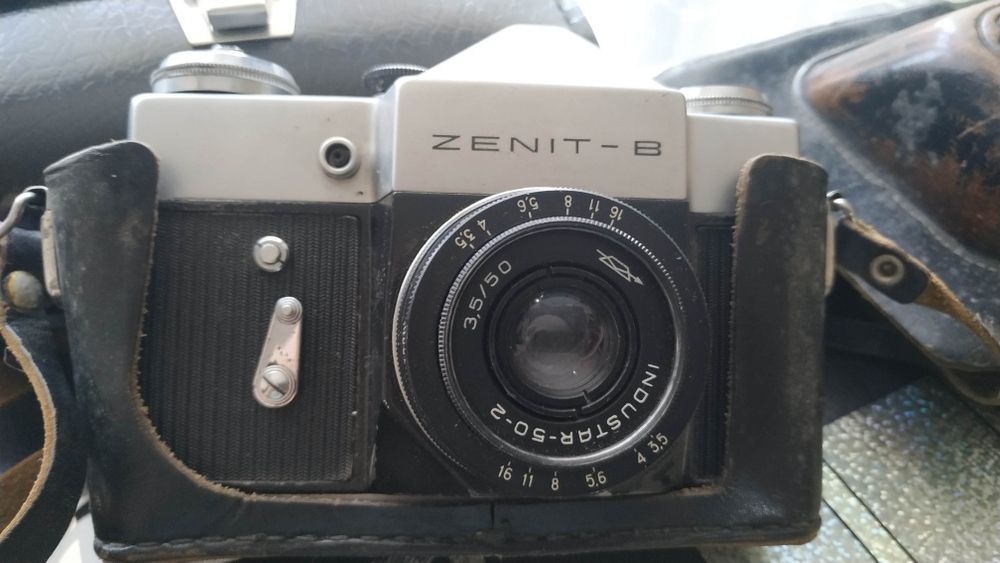 Фотоапарат Zenit - B, експонометр , вспишка