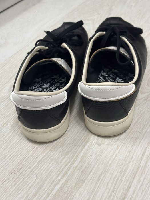 Кросівки Adidas Lacombe