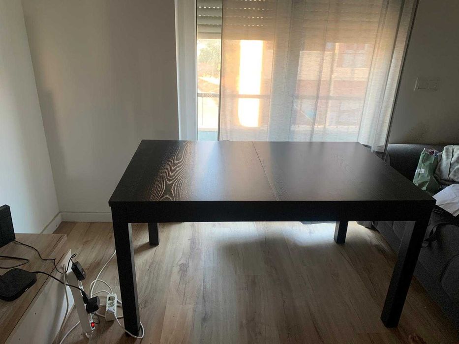 Mesa Extensível com 6 Cadeiras