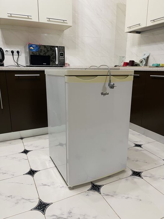 Холодильник Whirlpool ARC 104/1/А+