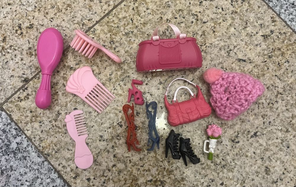 Zestaw lalek barbie i dodatków