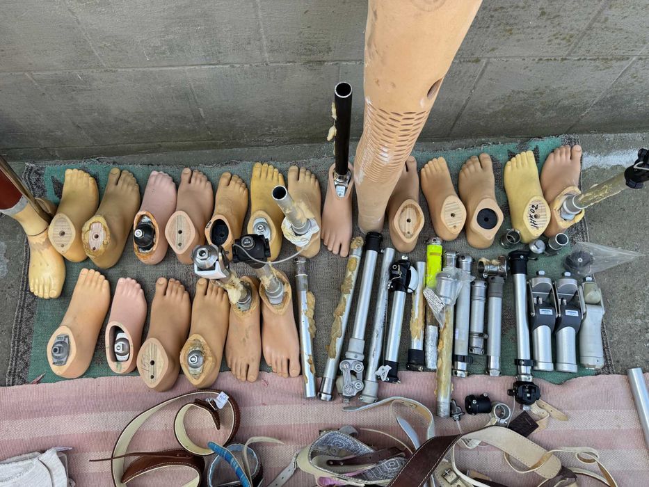 Продам протезні стопи, колінні вузли, пояса і т.п.
