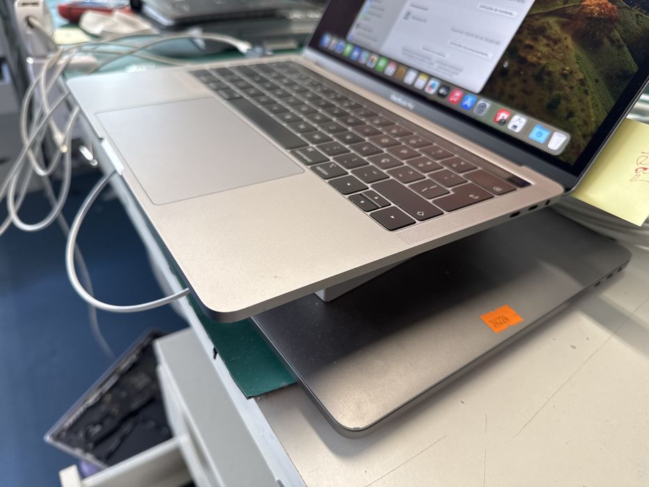 A1989 macbook pro