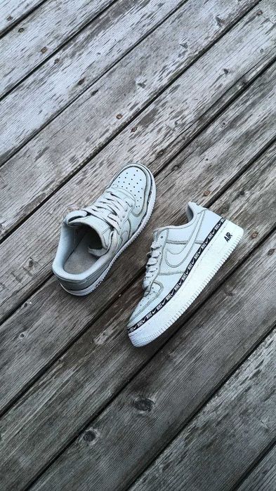 NIke кросівки (23.5 см устілка) Кросівки найк. Стильні шкіряні кросівк