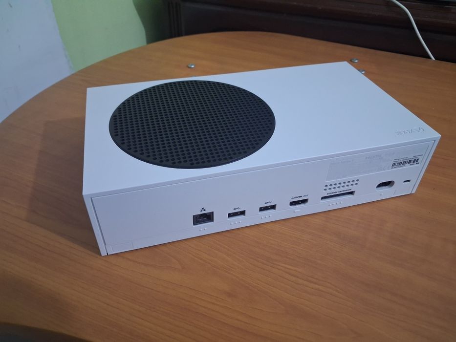 Xbox Series S + EA FC 25 | Excelente estado (Venda ou troca)