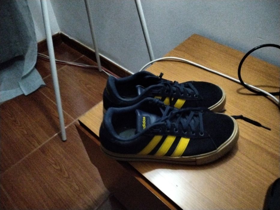 Sapatilhas Adidas NR 42 como novas