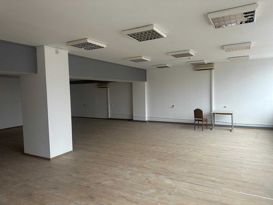 Оренда окремого нежитловго (офісного) приміщення 775 м.кв., Ризька,12