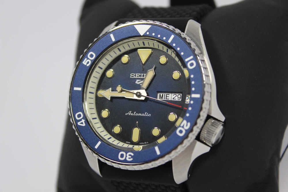 Relógio Seiko 5 Sports Automático Calibre 4R36-07G0