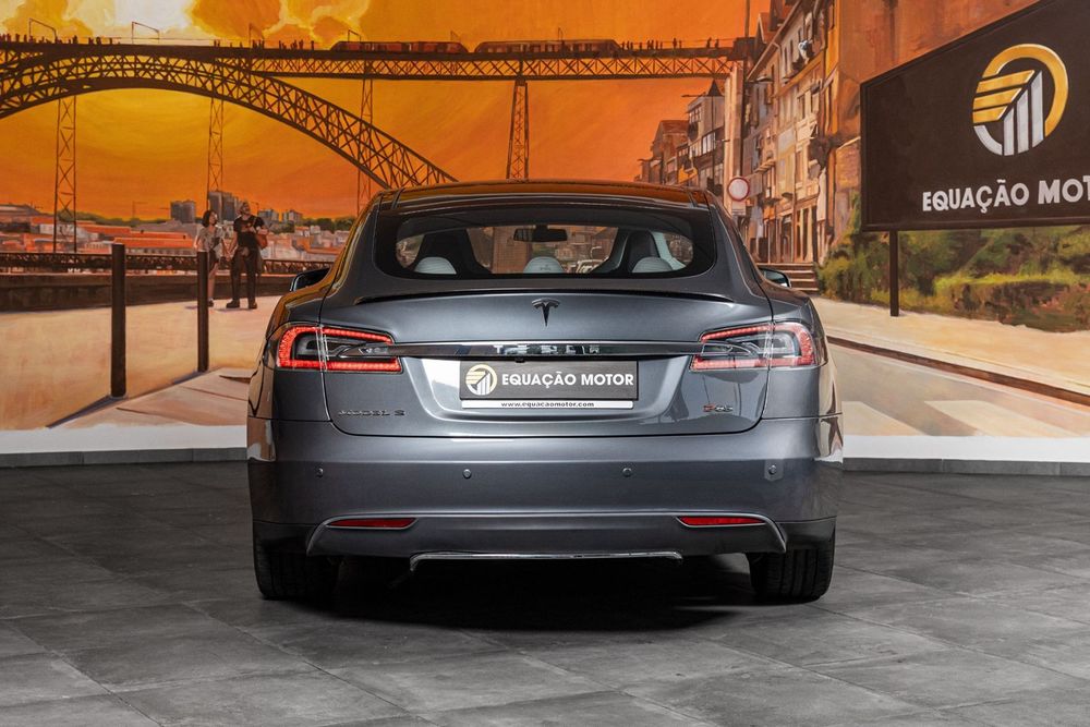 Tesla Model S 85 Perfomance521703076933160962