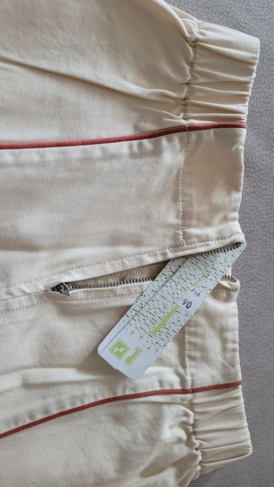 Beżowa spódnica dziewczęca