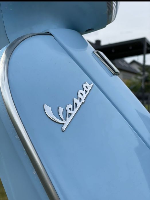 Vespa LX 50 Piaggio błękitna w stylu retro